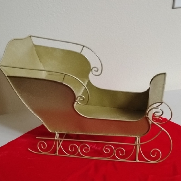 D- NWOT Gold Decorative Sleigh - Picture 6 of 10